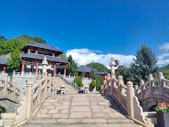 长城华人怀思堂内的景色展示