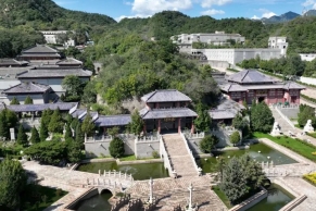 20字内优化标题：长城华人怀思堂优惠价格咨询