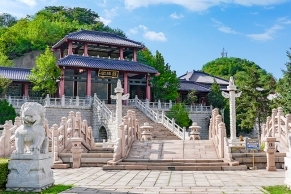 长城华人怀思堂风水解析与选墓指南